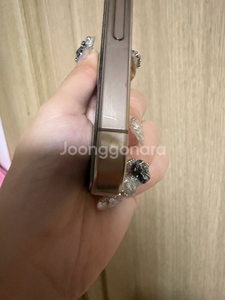 급처))아이폰 16프로 데더트티타늄 로즈골드 25--1