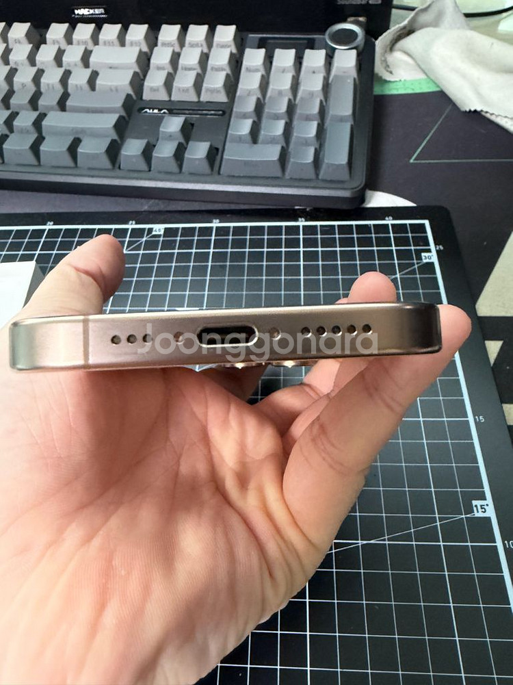 S급 아이폰16 프로 128gb 데저트 티타늄--3