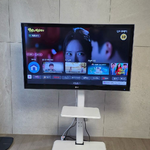 LG 47인치 TV + 거치대