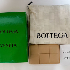 새상품)보테가 베네타 카세트 명함 지갑 비즈니스 카드케