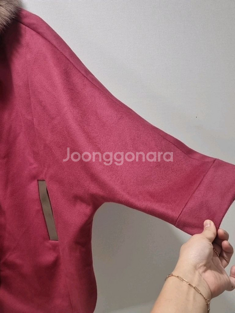 SO.WOOL 피아첸자 울 100% 케이프코트 (다크핑--5