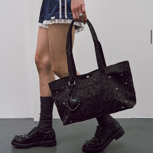 레이브 레오파드 숄더백