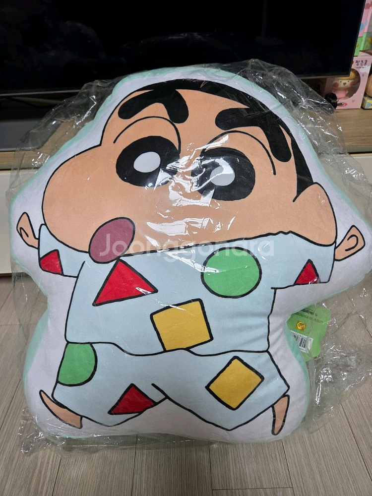 (새상품)짱구 파자마 라인프린트 쿠션--0