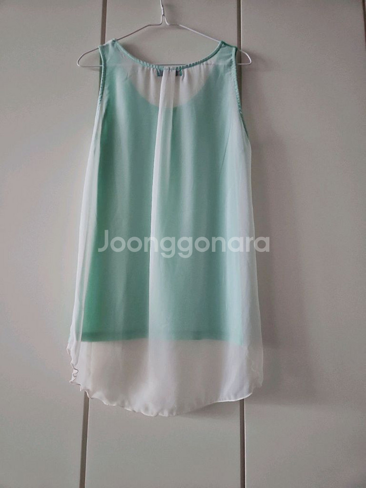 등판 시스루 민소매 나시 블라우스.--1