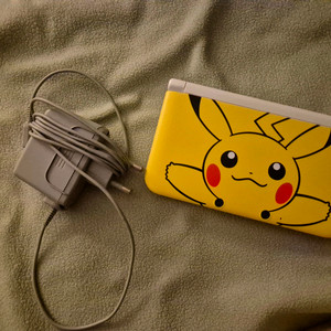 닌텐도 3ds 피카츄 에디션