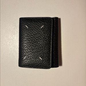 메종 마르지엘라 지퍼 컴팩트 트라이폴드 지갑