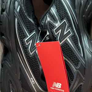 뉴발란스 740 블랙실버 235 새상품