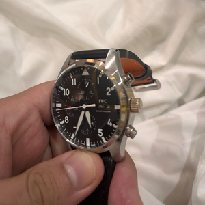IWC 샤프하우젠 파일럿 워치 판매합니다