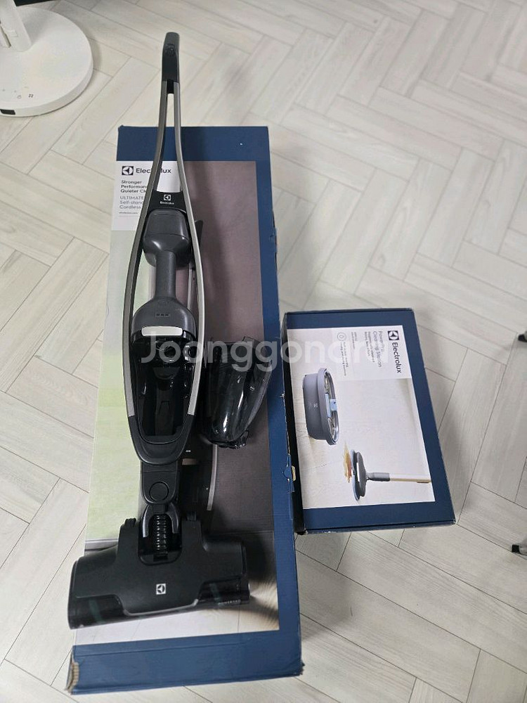 일렉트로룩스 얼티밋홈 700 무선 청소기 EFS7142--0