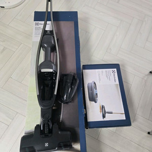 일렉트로룩스 얼티밋홈 700 무선 청소기 EFS7142