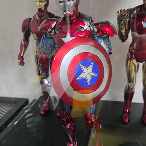 핫토이 아이언맨 워머신 피규어 판매합니다