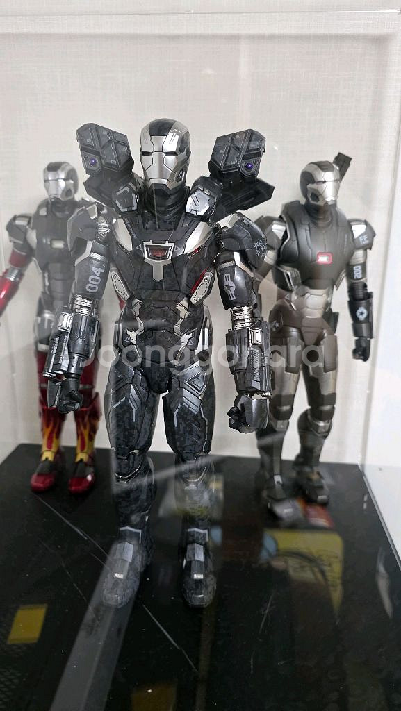 핫토이 아이언맨 워머신 피규어 판매합니다--3