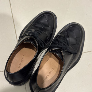 보테가베테나 인트레치아토 더비 44사이즈