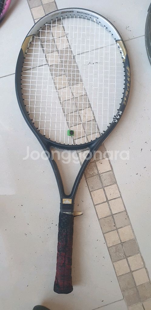테니스라켓 3개, 짧은 라켓 3개--5