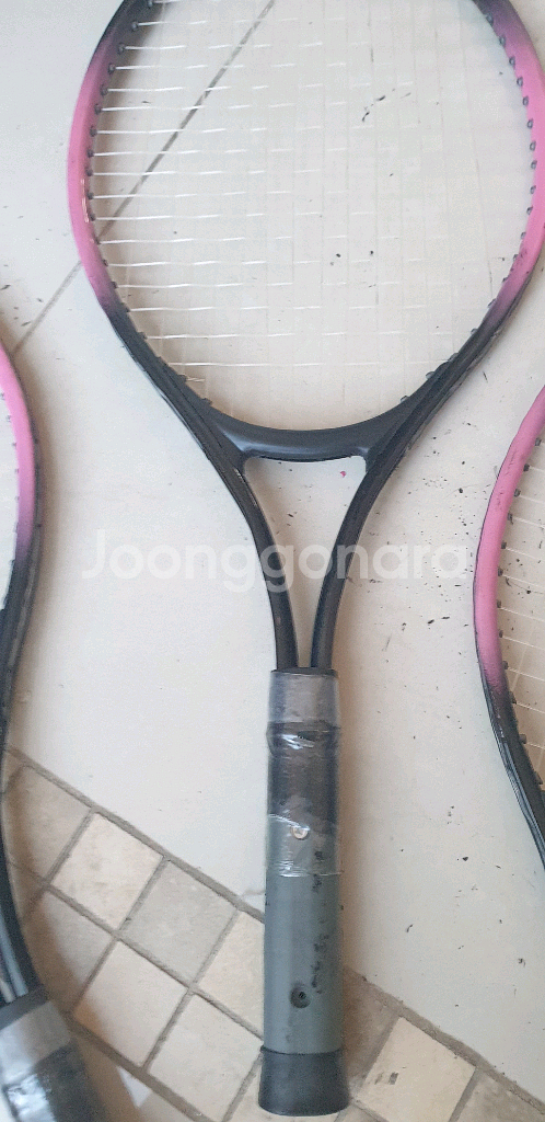 테니스라켓 3개, 짧은 라켓 3개--9