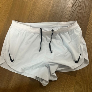 나이키 에어로스위프트 2인치 쇼츠