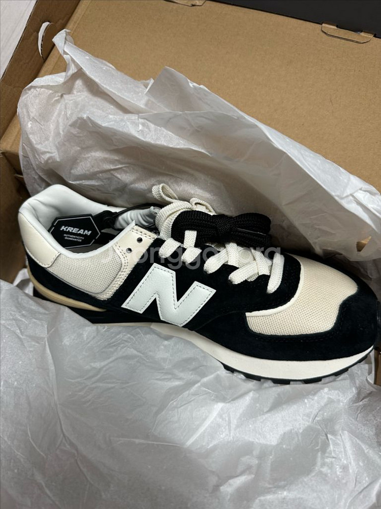 뉴발란수 574 레거시 블랙앙고라 260--0