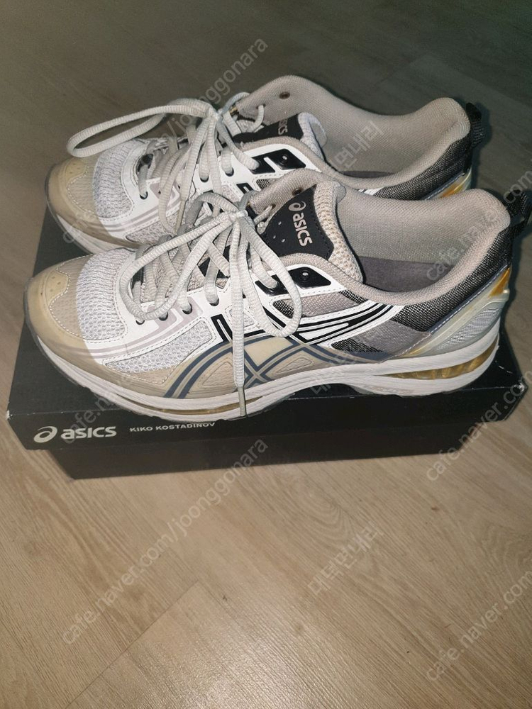 아식스 젤버즈 그레이 260사이즈 35만 판매요 급처--1