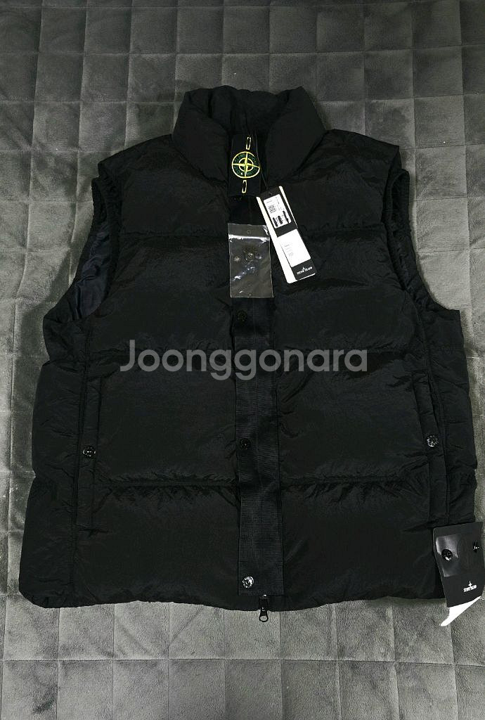 스톤아일랜드 24fw 나일론 메탈 패딩 조끼 XL--0
