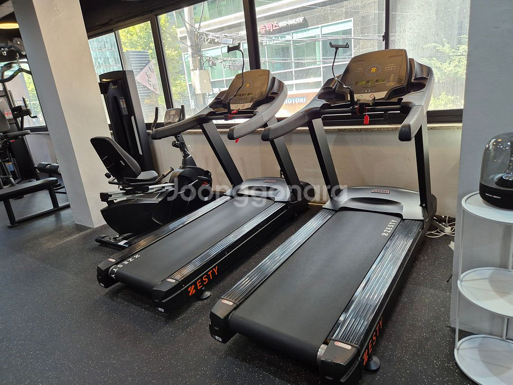 헬스클럽용 제스티, 스텍스s23x 런닝머신 판매합니다--0