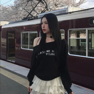 유희) 오프숄더 SWEATSHIRTS BLACK