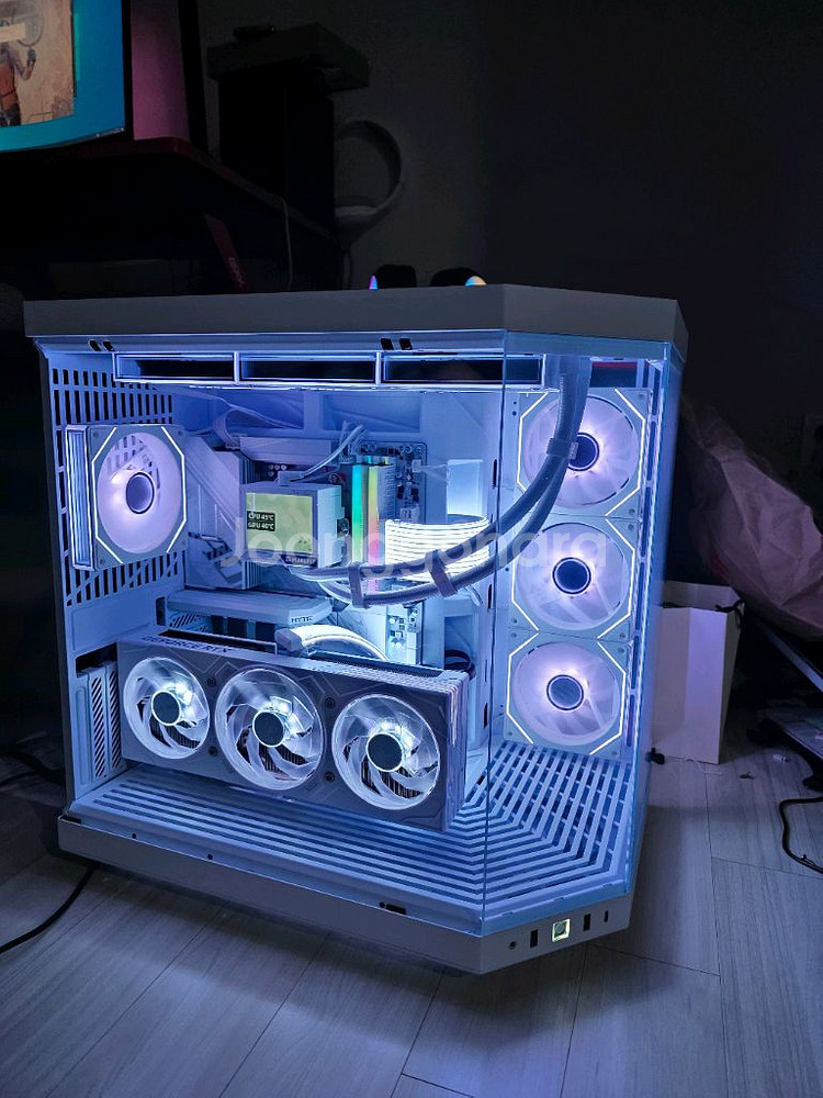 라이젠7 9800X3D RTX5080 신품PC--1