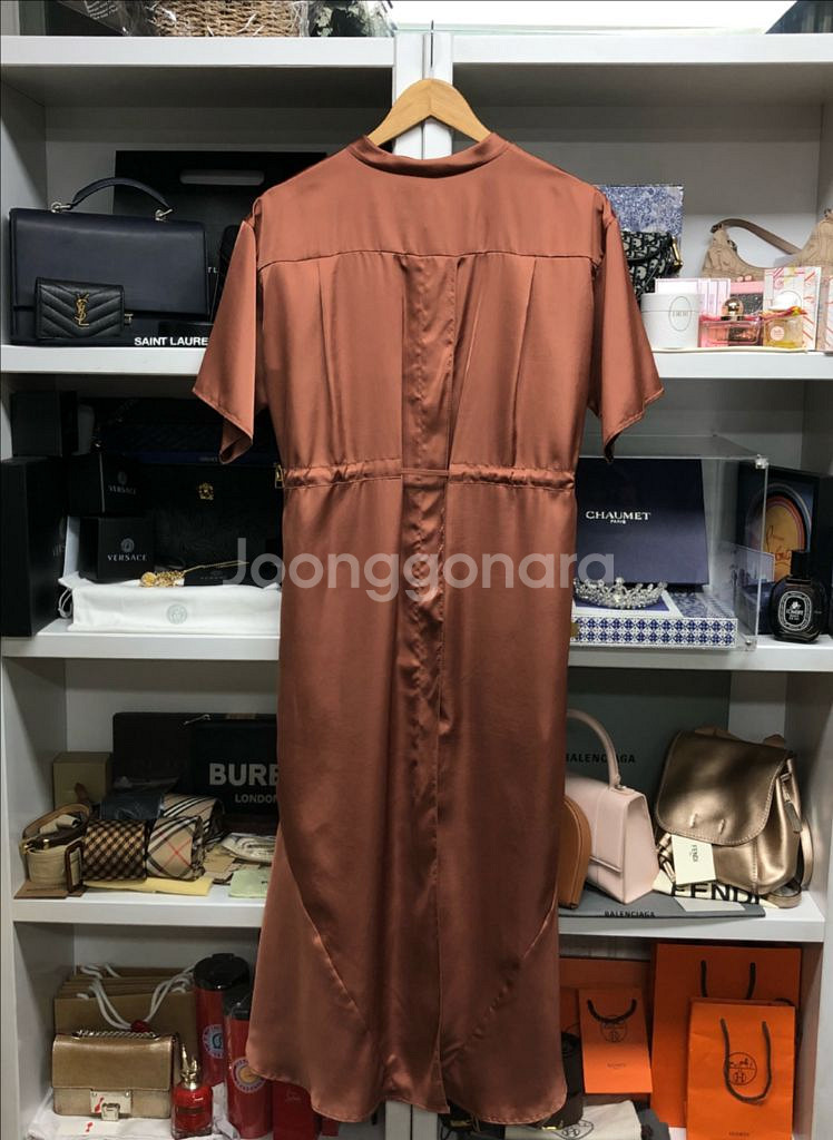 한섬 TIME 타임 새틴 롱 원피스--4