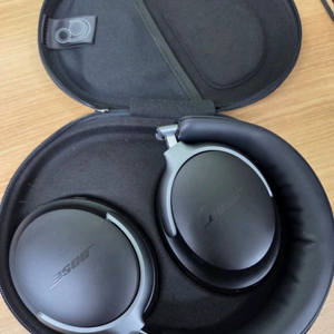 Bose QC 울트라 노이즈 캔슬링 헤드폰입니다