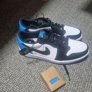 조던1로우 파우더블루 275 새것