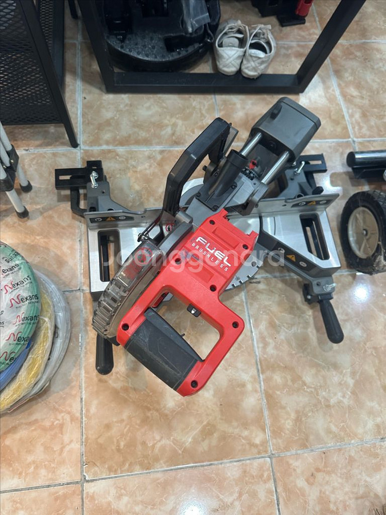 밀워키 무선 슬라이딩 톱 스탠드포함--0