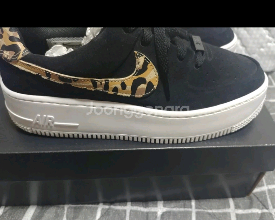 나이키 여성용 에어포스1 세이지로우 거의새것--1