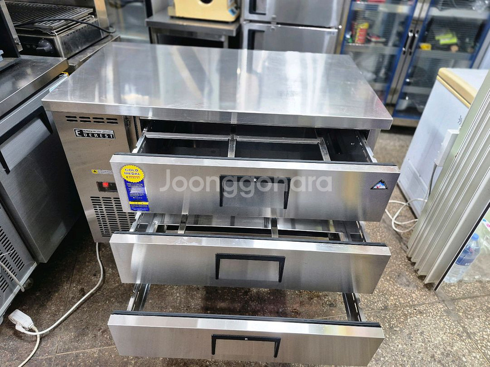 에베레스트3단냉장고--1