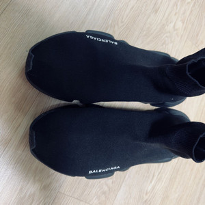 발렌시아가 스피드러너 검판 (EU 42)