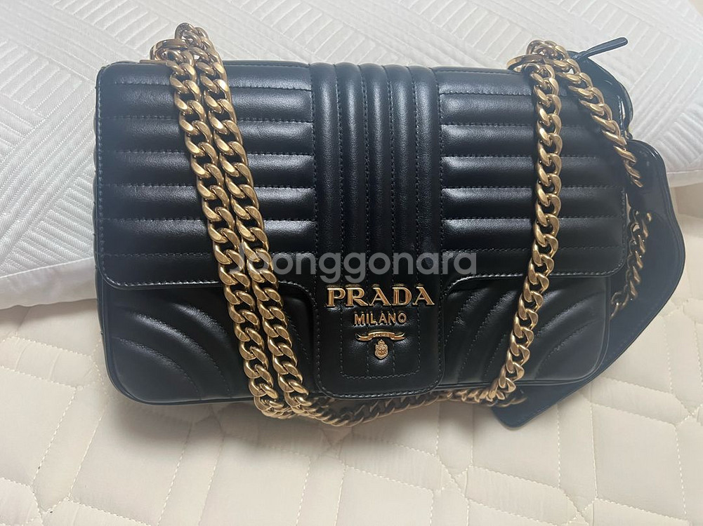 프라다 다이아그램 플랩백 블랙--0