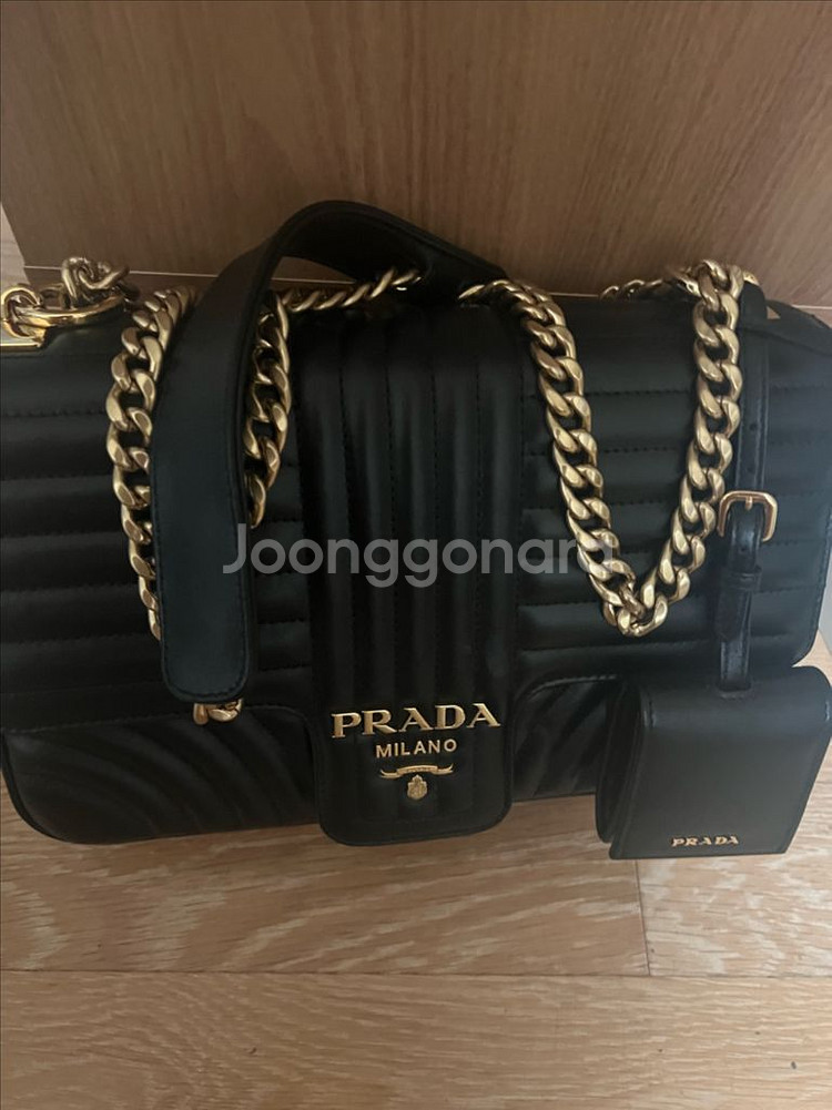 프라다 다이아그램 플랩백 블랙--5