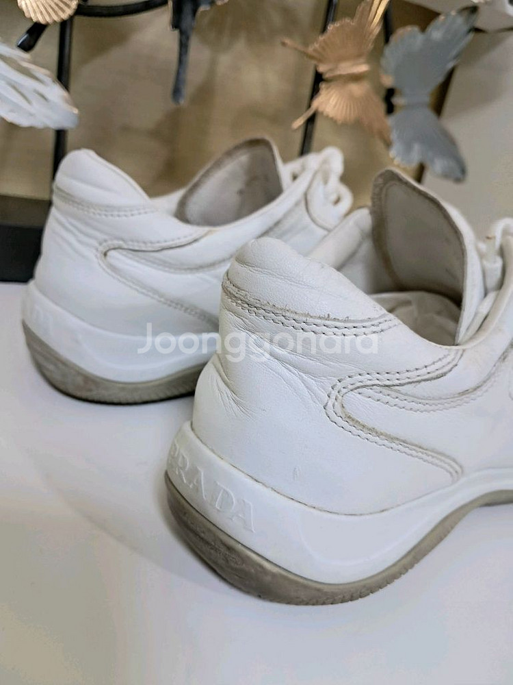 (36) PRADA 프라다 화이트 가죽 스니커즈--3