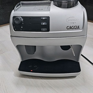 가찌아 싱크로니로직 전자동 커피메이커 팝니다