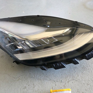 테슬라 모델Y (모델3) 조수석 전조등 헤드라이트
