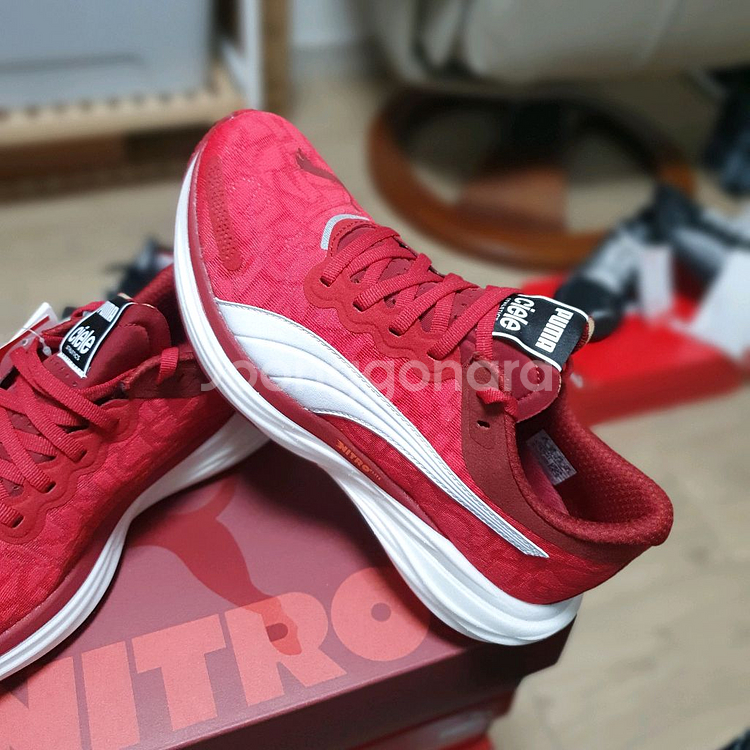 푸마 디비에이트 나이트로 2 씨엘르 러닝화 새상품팝니다--1