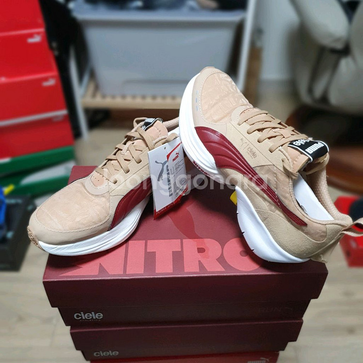 푸마 패스트 알 나이트로 엘리트 씨엘르 카본화 팝니다--0