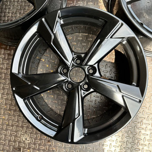 18인치 아우디 C8 A6 유광블랙 정품휠 1대분