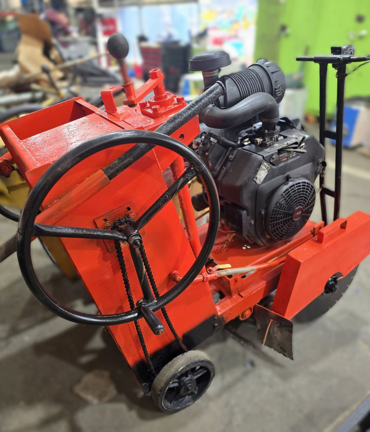 코알라 27마력 중고 도로컷팅기/콘크리트절단기 판매 이미지