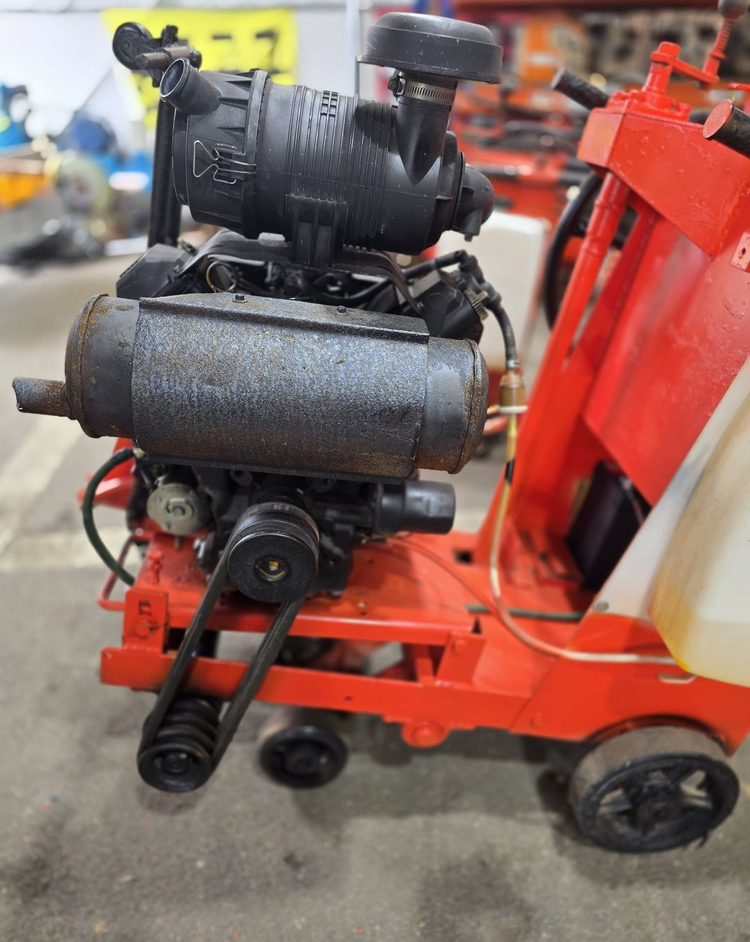 코알라 27마력 중고 도로컷팅기/콘크리트절단기 판매 이미지