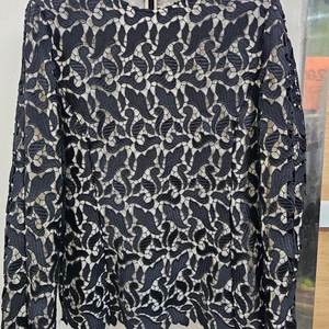 엠포리오알마니 브라우스