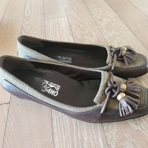 페라가모 플랫슈즈 235