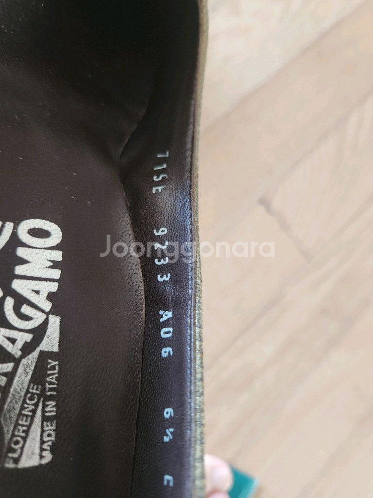 페라가모 플랫슈즈 235--5