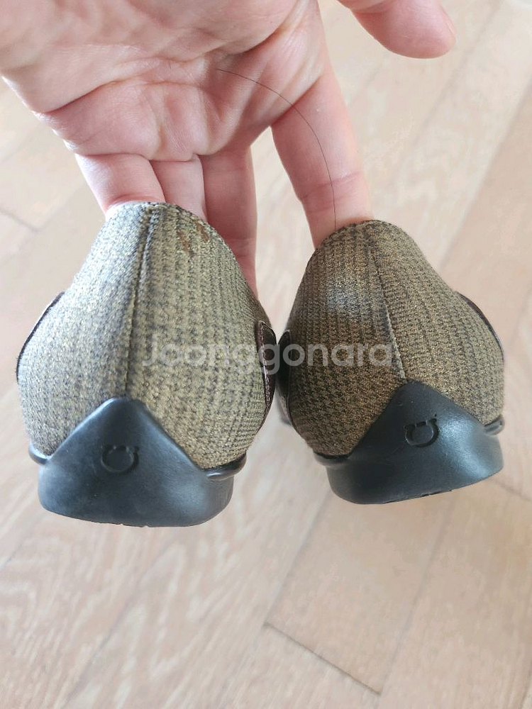 페라가모 플랫슈즈 235--4