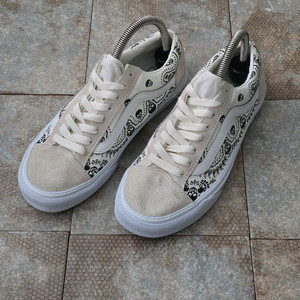 (260)반스 스타일 36 반다나 화이트 스니커즈