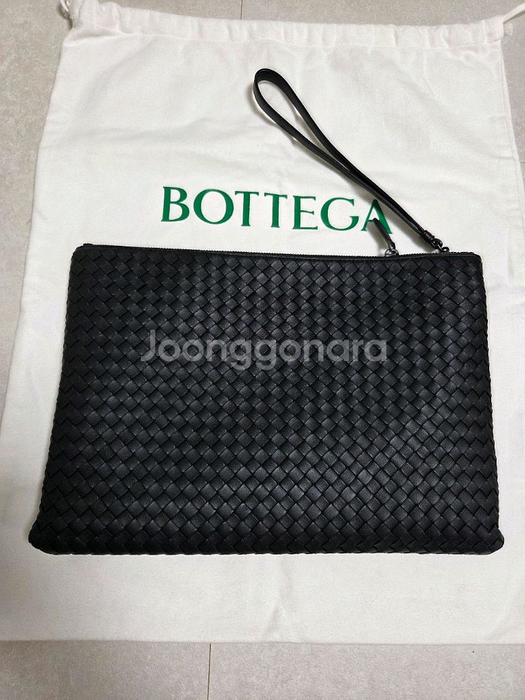 보테가 베네타 인트레치아토 스트랩 클러치 / 정품 /--0