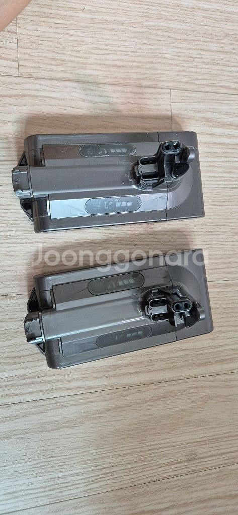 다이슨. v10 방전배터리2개--0